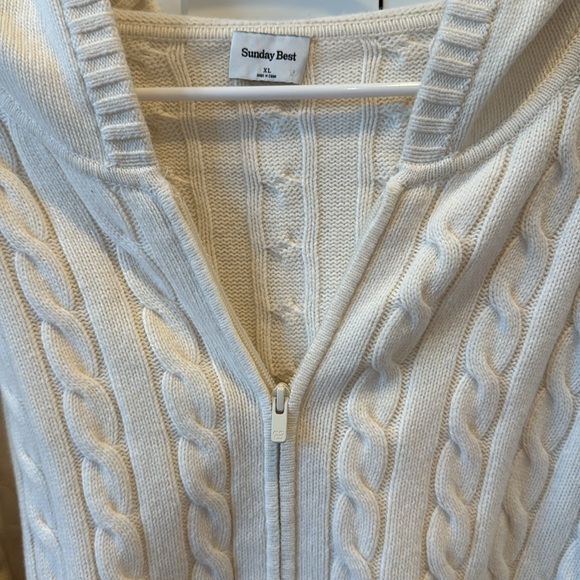 Aritzia - Sunday Best sweater - Picture 4 of 4